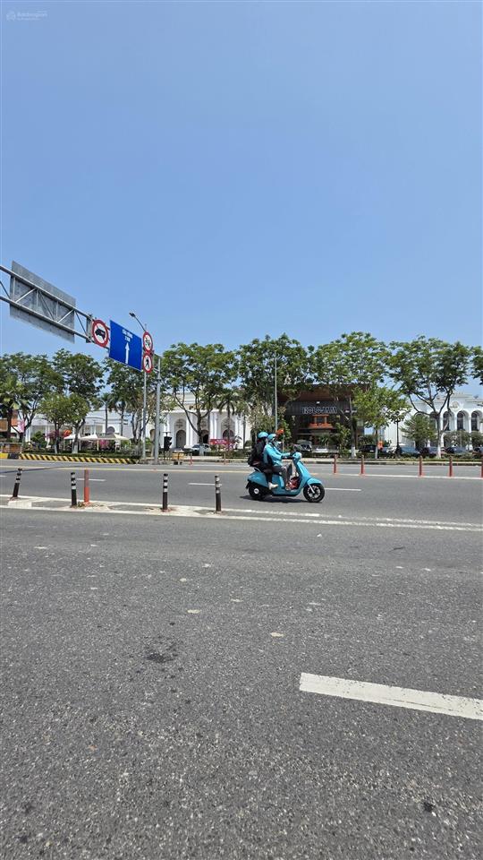 Bán cặp đất hiếm mặt tiền đường 2 tháng 9  lô đôi 250m2, ngang 10m. ngay dãy nhà hàng tiệc cưới đn