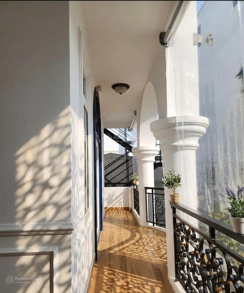 Bán villa 4 tầng + 1 tum mặt tiền trần bạch đằng, dt300m2, ngang 15m bề thế, chỉ vài bước ra mỹ khê