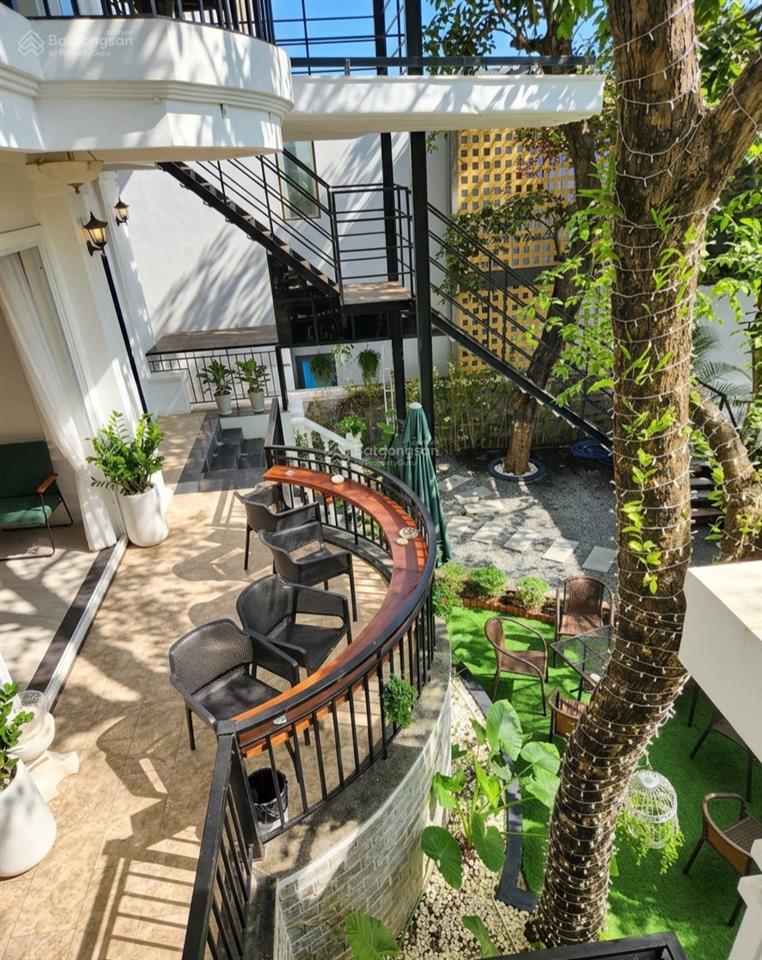 Bán villa 4 tầng + 1 tum mặt tiền trần bạch đằng, dt300m2, ngang 15m bề thế, chỉ vài bước ra mỹ khê