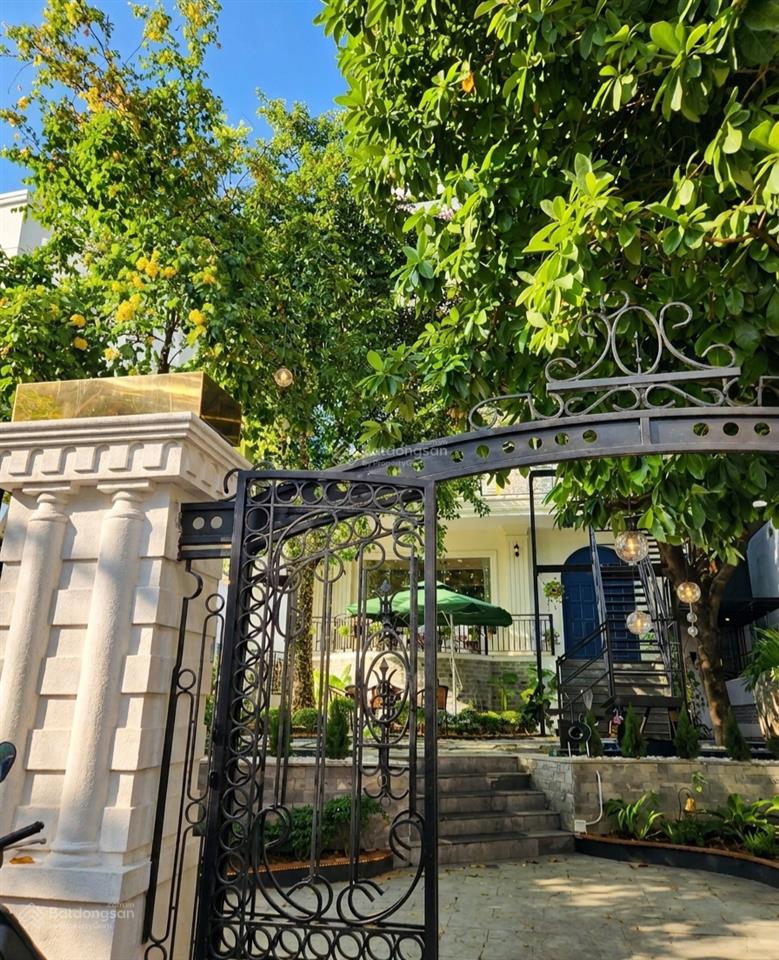 Bán villa 4 tầng + 1 tum mặt tiền trần bạch đằng, dt300m2, ngang 15m bề thế, chỉ vài bước ra mỹ khê
