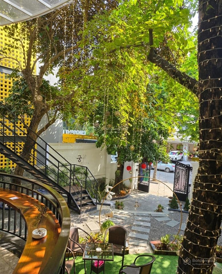 Bán villa 4 tầng + 1 tum mặt tiền trần bạch đằng, dt300m2, ngang 15m bề thế, chỉ vài bước ra mỹ khê