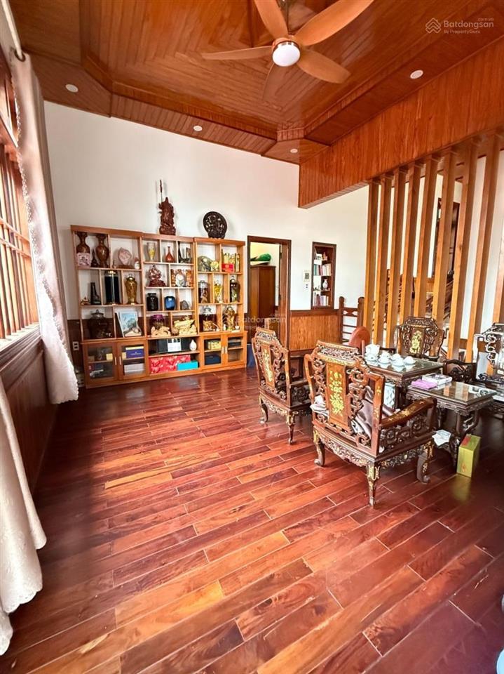 Bán villa sân vườn mt đường nước mặn 2, dt 285m, ngang 15m. vị trí đắc địa nhất khu nam việt á