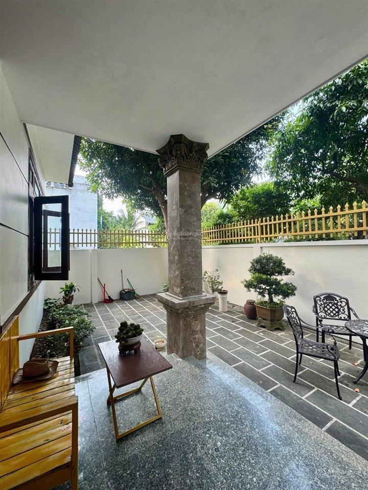 Bán villa sân vườn mt đường nước mặn 2, dt 285m, ngang 15m. vị trí đắc địa nhất khu nam việt á
