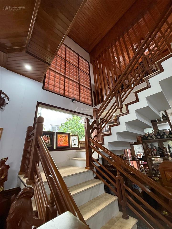 Bán villa sân vườn mt đường nước mặn 2, dt 285m, ngang 15m. vị trí đắc địa nhất khu nam việt á