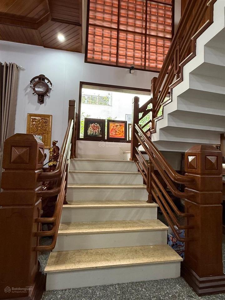 Bán villa sân vườn mt đường nước mặn 2, dt 285m, ngang 15m. vị trí đắc địa nhất khu nam việt á