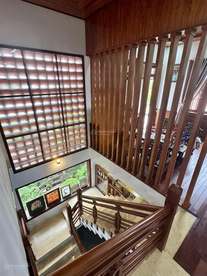 Bán villa sân vườn mt đường nước mặn 2, dt 285m, ngang 15m. vị trí đắc địa nhất khu nam việt á