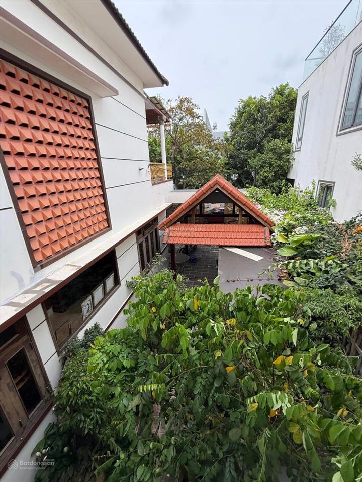 Bán villa sân vườn mt đường nước mặn 2, dt 285m, ngang 15m. vị trí đắc địa nhất khu nam việt á