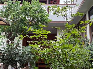 Bán villa sân vườn mt đường nước mặn 2, dt 285m, ngang 15m. vị trí đắc địa nhất khu nam việt á