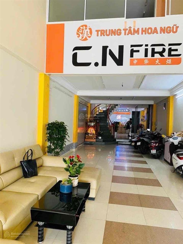 Bán trung tâm dạy học 5 tầng mt núi thành, dt 198m, ngang 4,4m nở hậu 15m kẹp kiệt sau thông thoáng