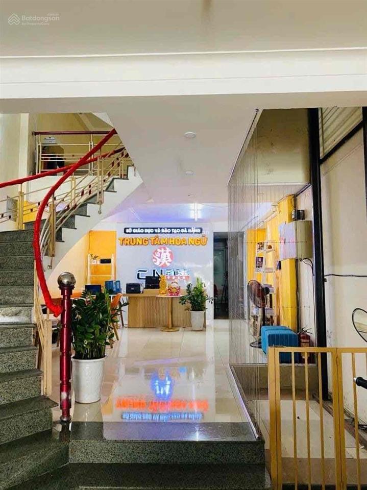 Bán trung tâm dạy học 5 tầng mt núi thành, dt 198m, ngang 4,4m nở hậu 15m kẹp kiệt sau thông thoáng