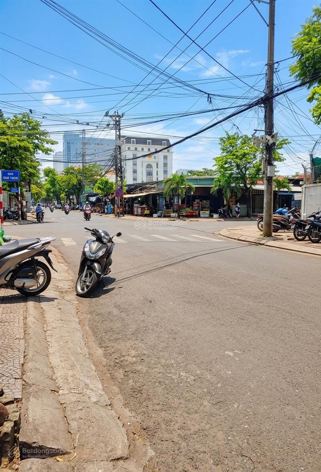 Bán nhà 2 tầng mt đường hồ nguyên trừng, dt 90m, ngang 4,5m. ngay trục lớn núi thành & chợ đầu mối