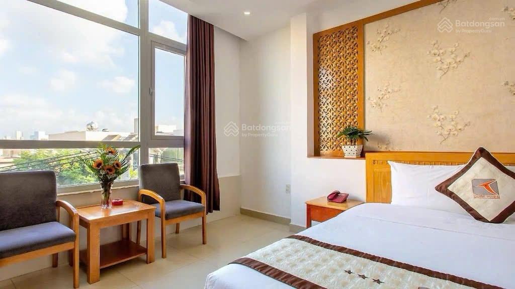 Bán khách sạn 7 tầng mt đường tôn thất đạm, dt 180m2, ngang 9m. ngay biển gồm 23p, và thang máy xịn