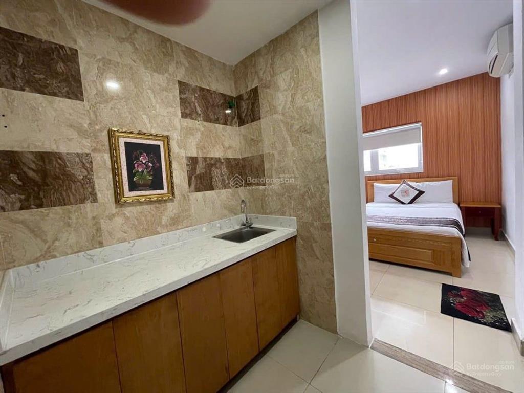 Bán khách sạn 7 tầng mt đường tôn thất đạm, dt 180m2, ngang 9m. ngay biển gồm 23p, và thang máy xịn