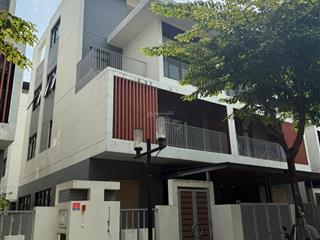 Bán biệt thự song lập 10.8 tỷ sổ sẵn  ngang 8.5m giá bằng nhà phố không có căn thứ 2