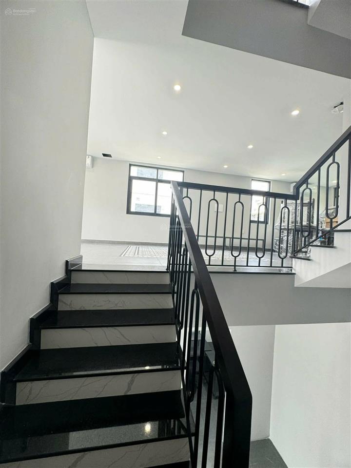 Cho thuê nhà căn góc mặt tiền bùi thị xuân ngang 8.5m x 19m rộng rãi ở gia đình giá 40tr!