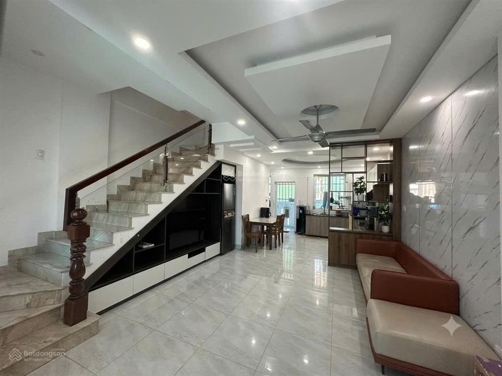 Bán nhà phố sun casa vsip ii 100m2 full nội thất giá 3.7 tỷ