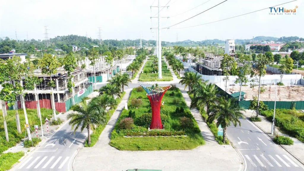 Chính chủ cần tiền gưi bán dc 0536, vị trí đẹp , đường to, đối diện công viên tròn . giá 1.800tỷ .