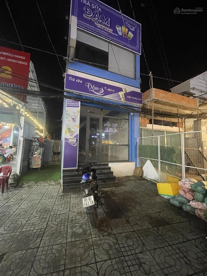 Bán nhà đầu hẻm khu 51 trệt lầu mới đang cho thuê