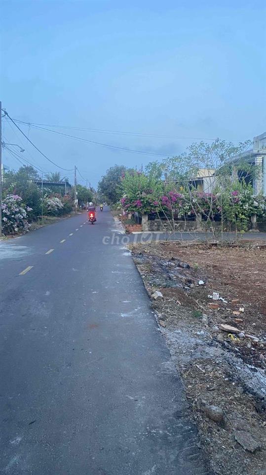 Cần Bán Đất Mặt Tiền Nhựa