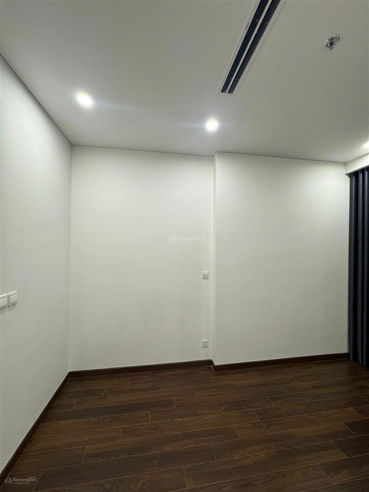 Chính chủ bán căn 2 ngủ 61.83m ở masterise khu đô thị smartcity tòa b diện căn b2920.  0911 992 ***