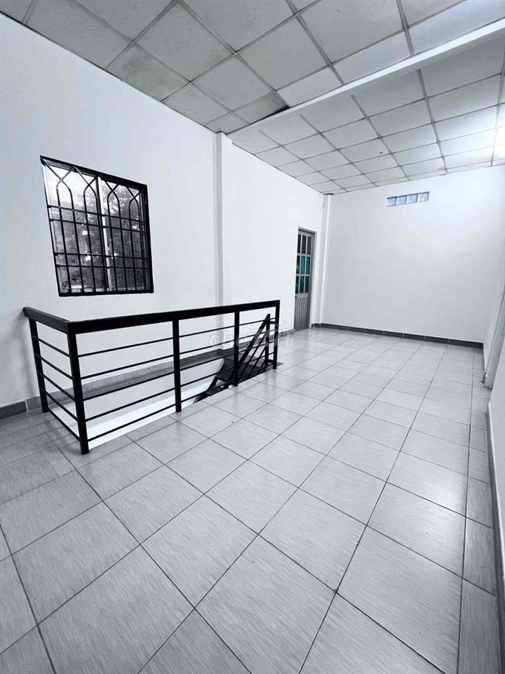 Cho thuê nhà đường 30 phường linh đông 3pn , 3wc, sân rộng 100m2