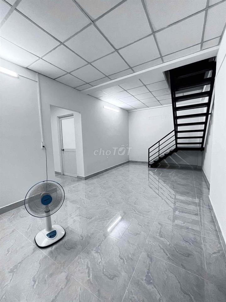 Cho thuê nhà đường 30 phường linh đông 3pn , 3wc, sân rộng 100m2