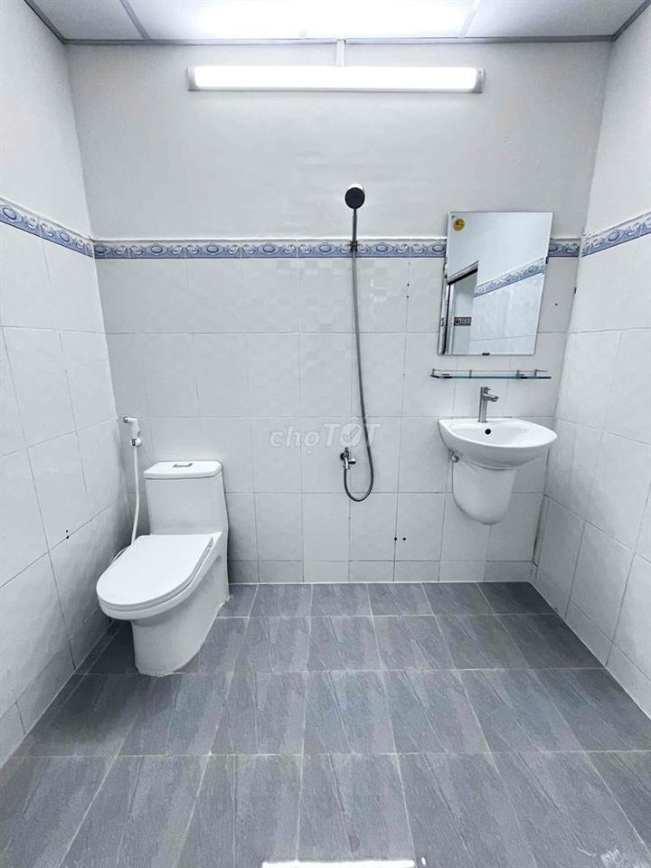 Cho thuê nhà đường 30 phường linh đông 3pn , 3wc, sân rộng 100m2