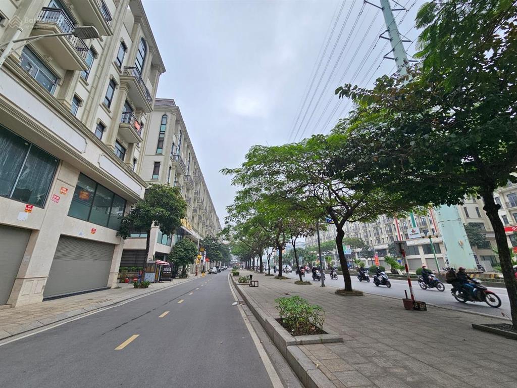 Giảm 3 tỷ bán gấp liền kề 7 tầng tại himlam vạn phúc2 mặt đường oto tránhgiá rẻ nhất khu98m33tỷ