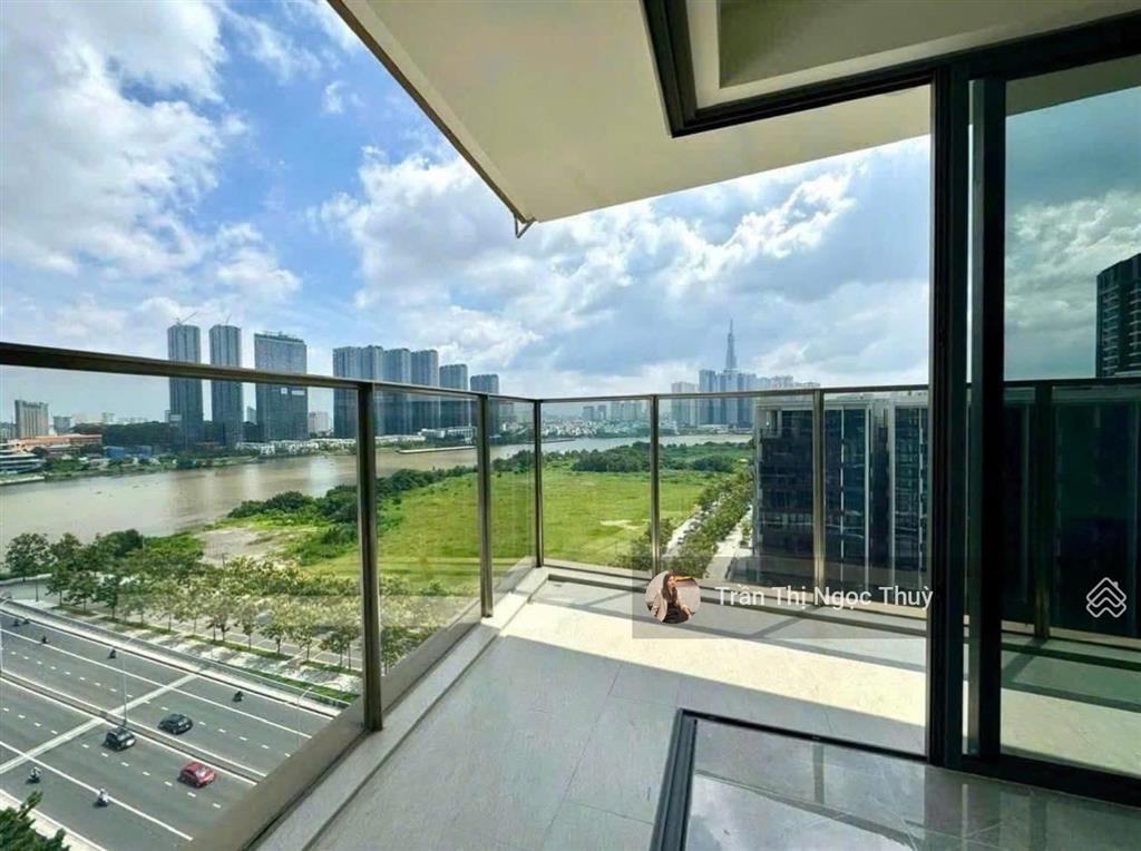 Cho thuê the opera metropole 4pn view sông & pháo hoa rực rỡ.  0934 456 *** thuy tran