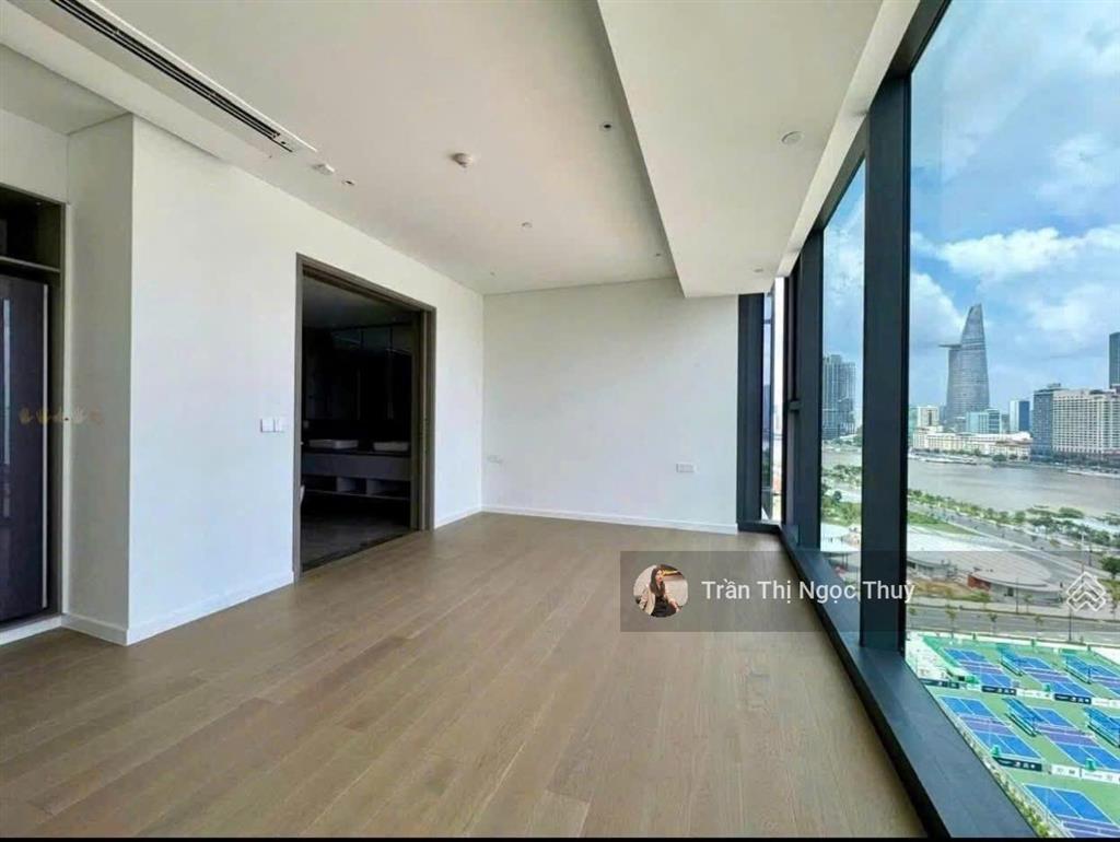 Cho thuê the opera metropole 4pn view sông & pháo hoa rực rỡ.  0934 456 *** thuy tran