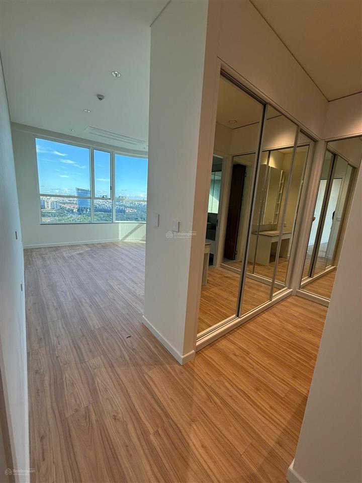 Bán 4 phòng ngủ 200m2 view trung tâm tài chính quốc tế suát nước ngoài 0934 456 *** thuy tran