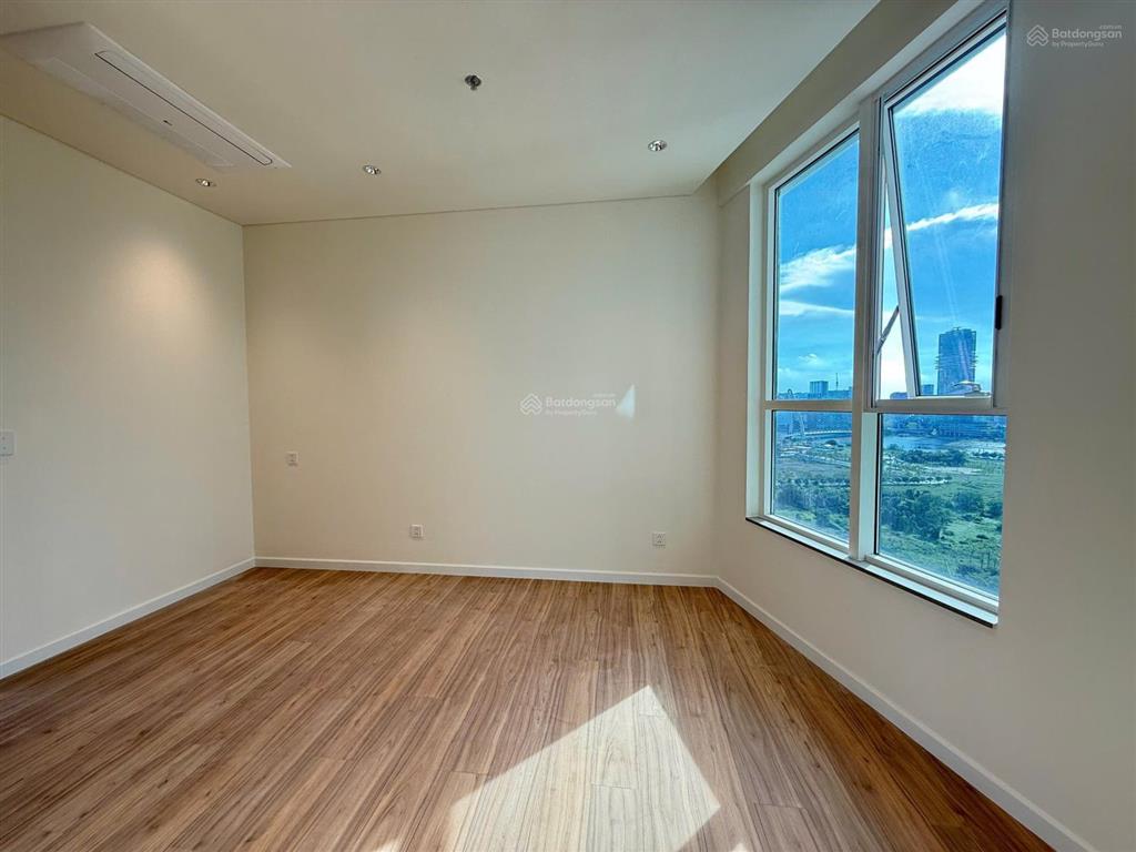 Bán 4 phòng ngủ 200m2 view trung tâm tài chính quốc tế suát nước ngoài 0934 456 *** thuy tran