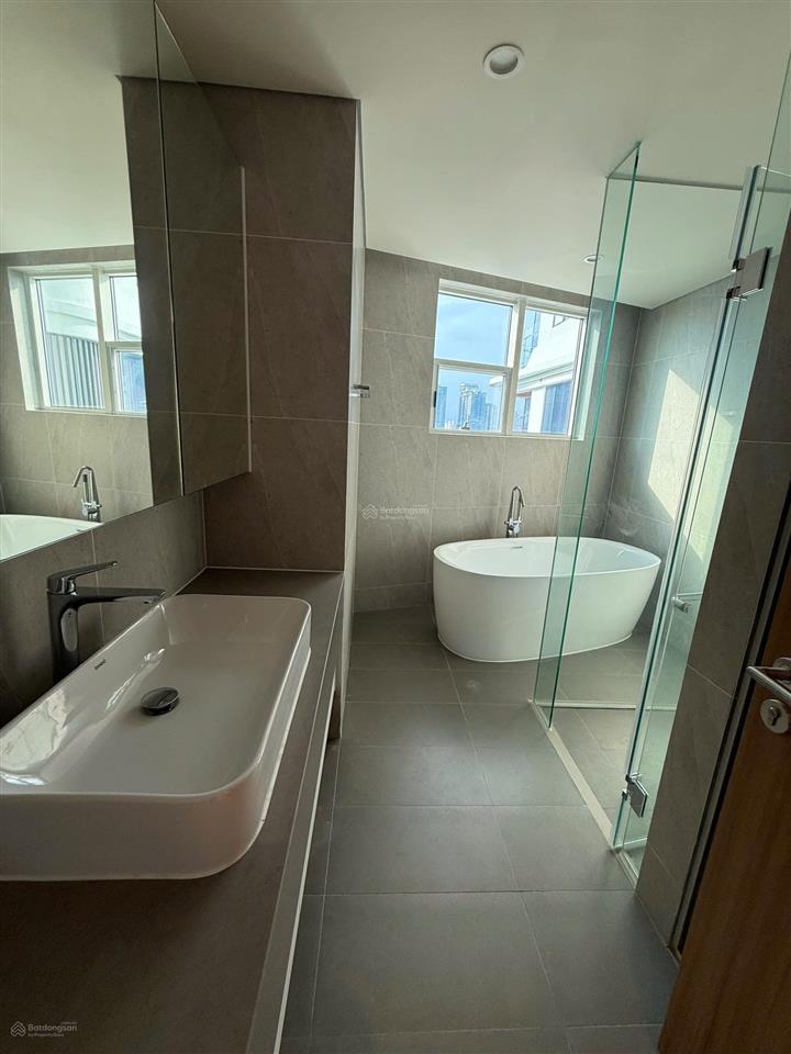 Bán 4 phòng ngủ 200m2 view trung tâm tài chính quốc tế suát nước ngoài 0934 456 *** thuy tran