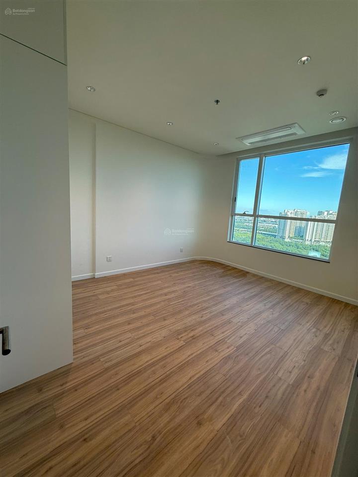 Bán 4 phòng ngủ 200m2 view trung tâm tài chính quốc tế suát nước ngoài 0934 456 *** thuy tran