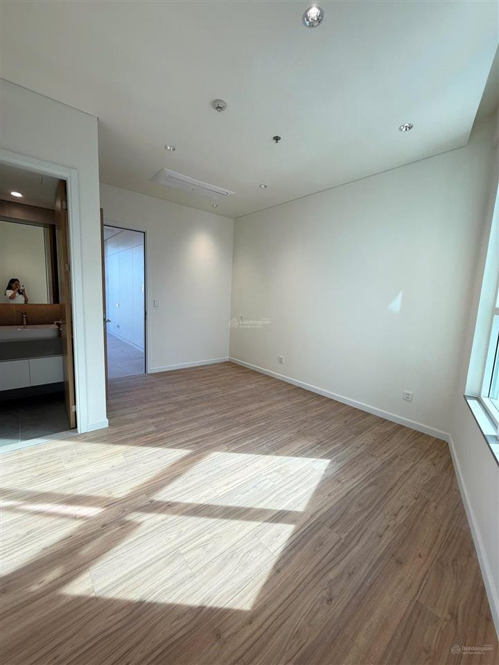 Bán 4 phòng ngủ 200m2 view trung tâm tài chính quốc tế suát nước ngoài 0934 456 *** thuy tran
