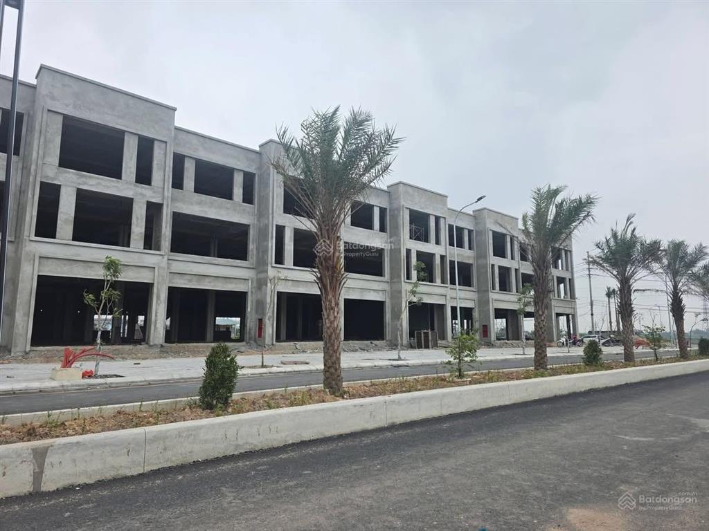 Bán shophouse telin mặt đường 31m  căn b6  cổng chính dự án mặt đường trục ptkt  hàng vip