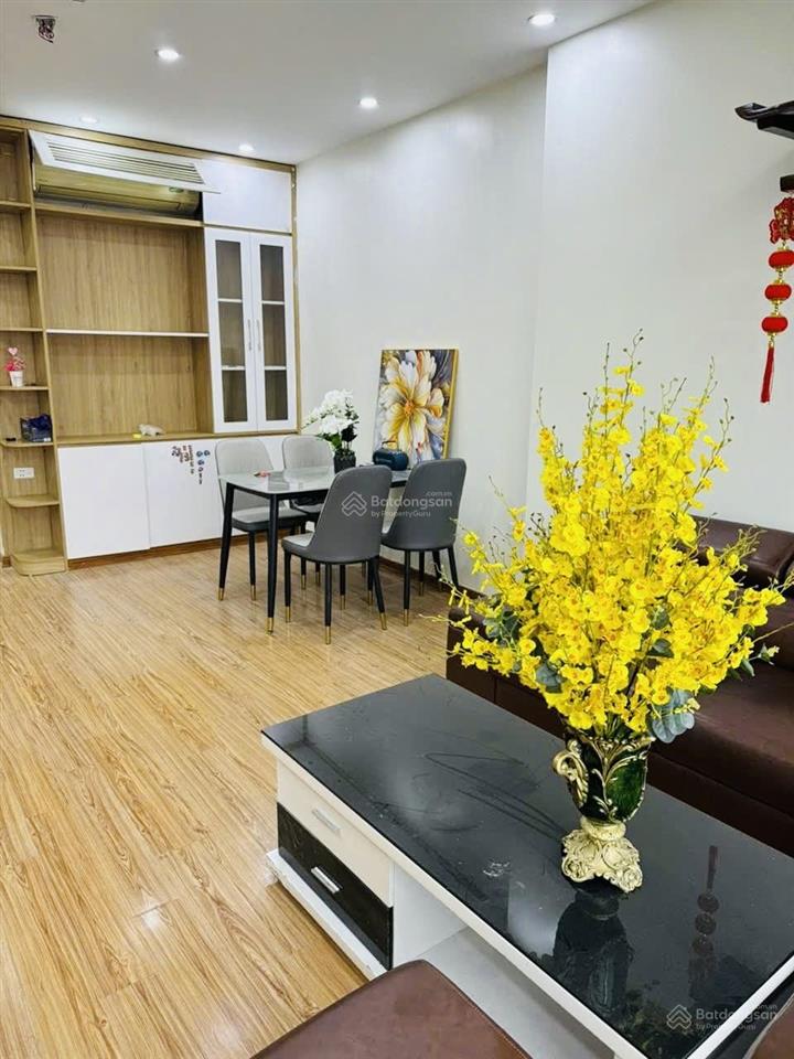 Cho thuê căn hộ 68m2 view công viên, nội thất đầy đủ, ưu tiên hộ gia đình ký hđ lâu dài