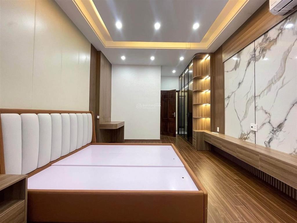 Chính chủ cần bán gấp nhà hồ tùng mậu 10.. tỷ ( cách ô tô 50m ) nhà 5 tầng 39m2 làm việc chính chủ