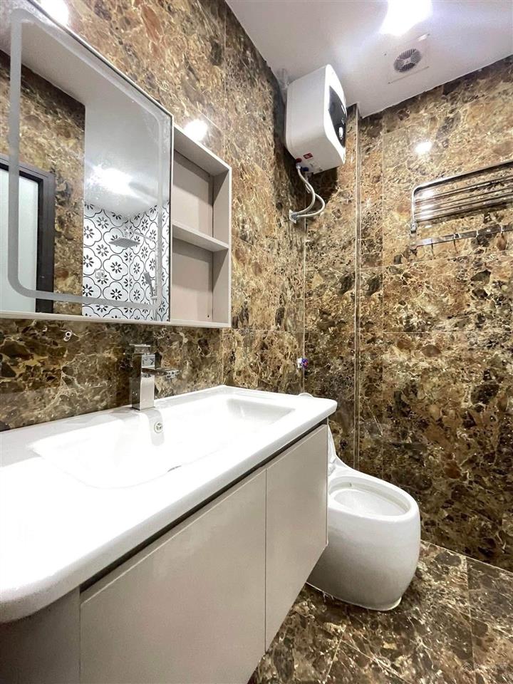 Chính chủ cần bán gấp nhà hồ tùng mậu 10.. tỷ ( cách ô tô 50m ) nhà 5 tầng 39m2 làm việc chính chủ