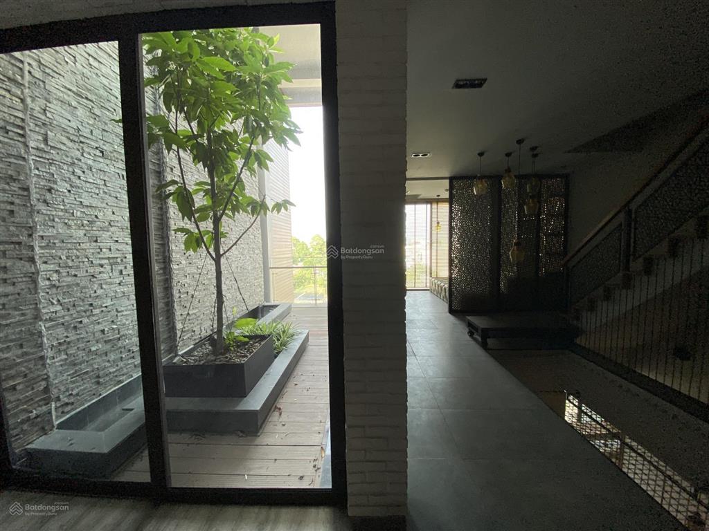 Cho thuê hoặc bán shophouse đầy đủ nội thất, có thang máy (chính chủ)
