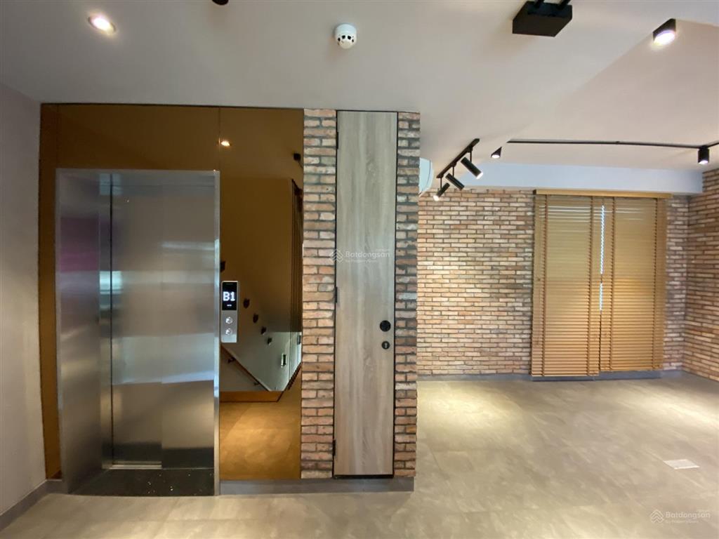 Cho thuê hoặc bán shophouse đầy đủ nội thất, có thang máy (chính chủ)