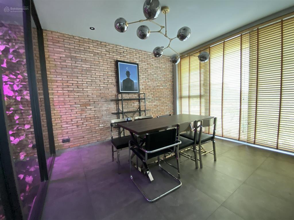 Cho thuê hoặc bán shophouse đầy đủ nội thất, có thang máy (chính chủ)