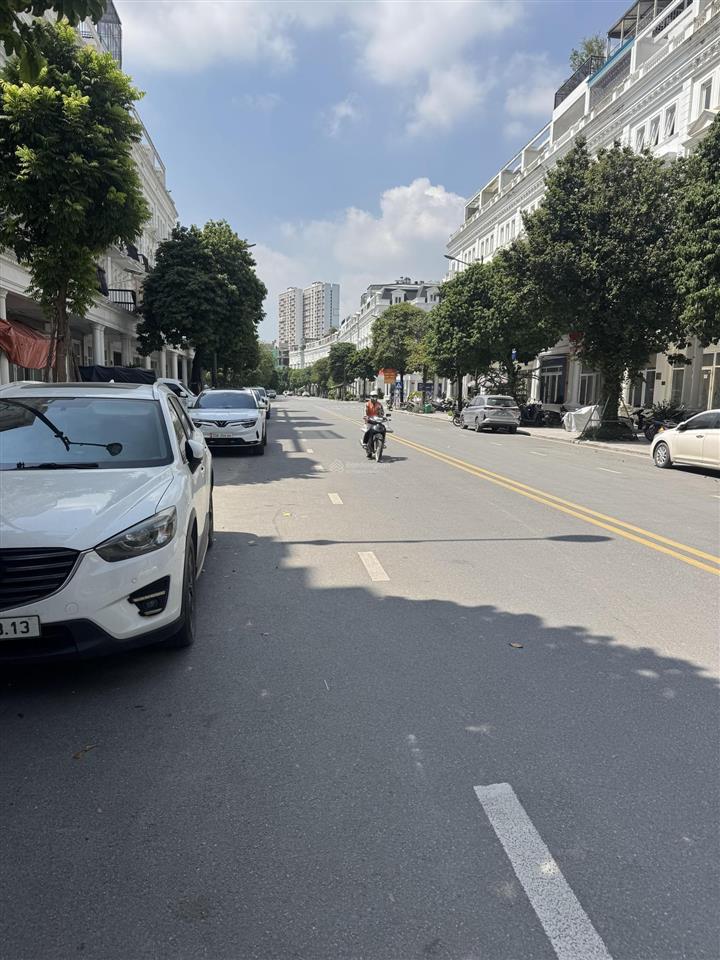 Cho thuê văn phòng tại tầng 3,4,5 căn 19l1, louis city đại mỗ, 15 triệu, 150m2, giá cực chất