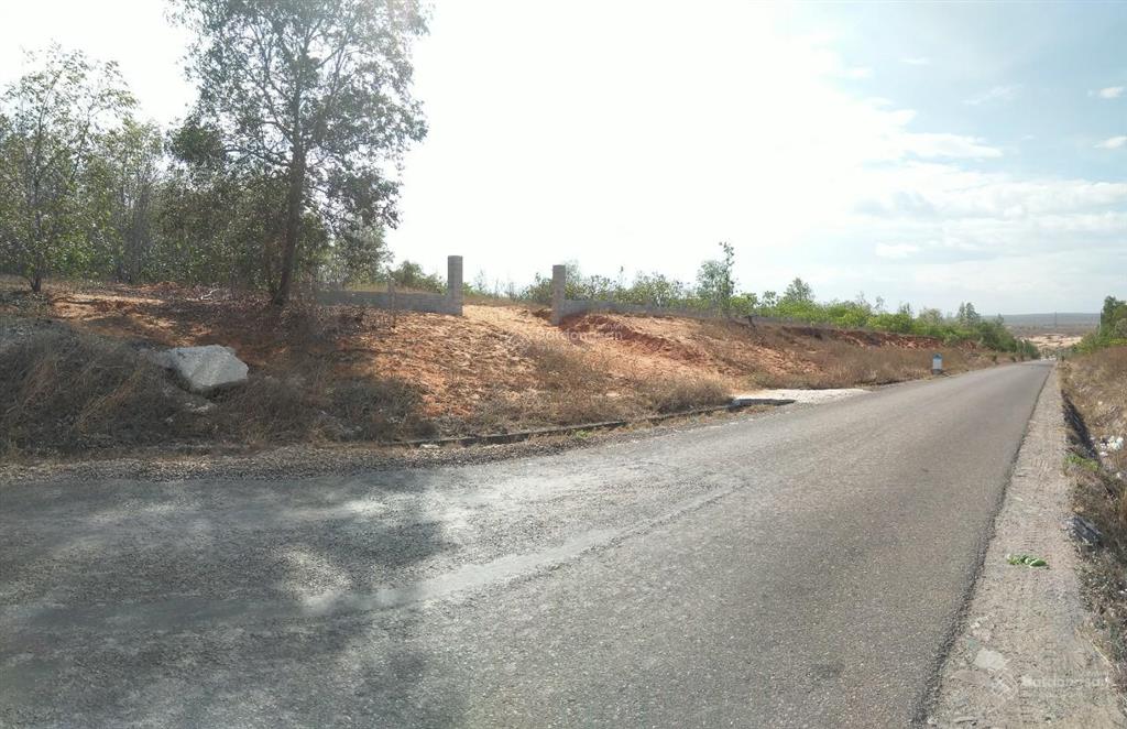 Bán 12.673 m2 đất mặt tiền đường 715 cạnh sân bay phan thiết giá chỉ 2,2 triệu/m2