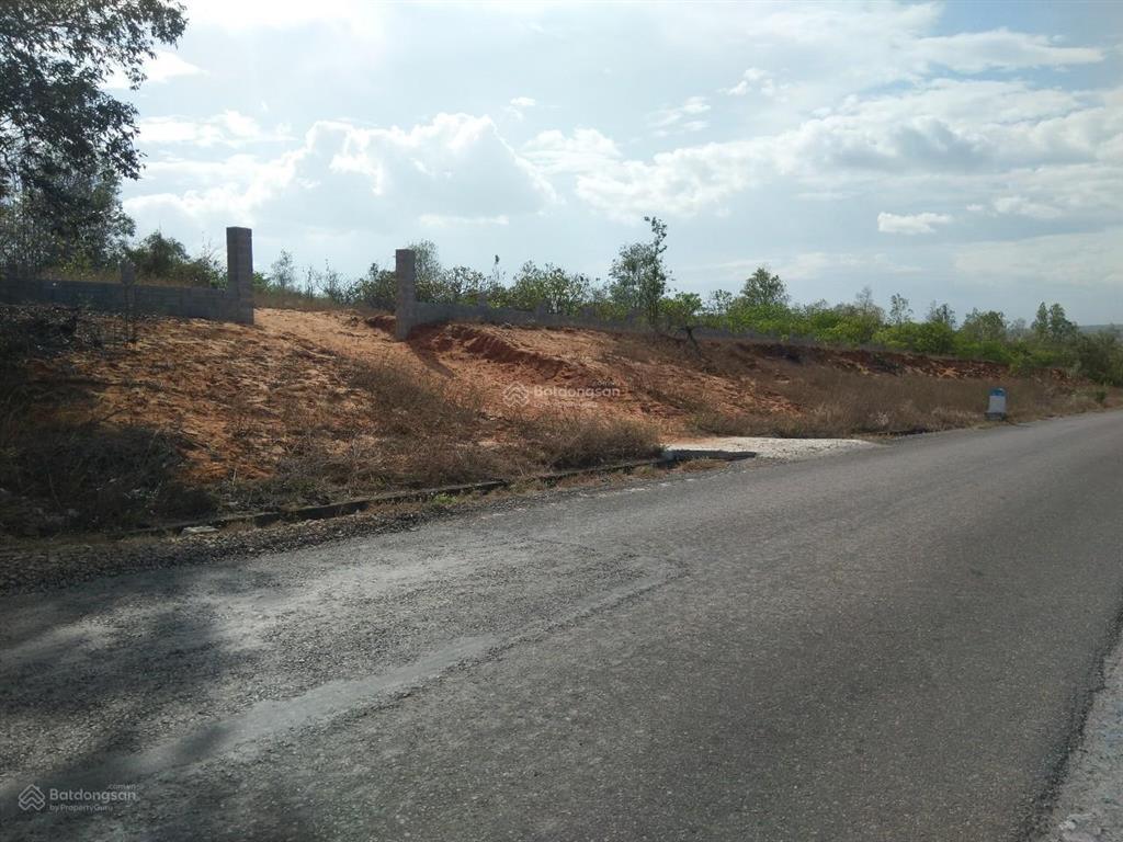 Bán 12.673 m2 đất mặt tiền đường 715 cạnh sân bay phan thiết giá chỉ 2,2 triệu/m2