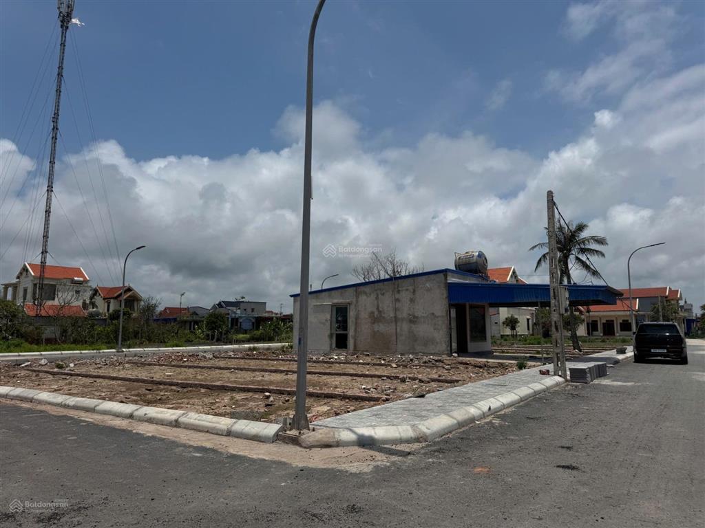 Cần tiền bán gấp lô đất biển chính chủ, sẵn sổ full thổ cư, bao phí