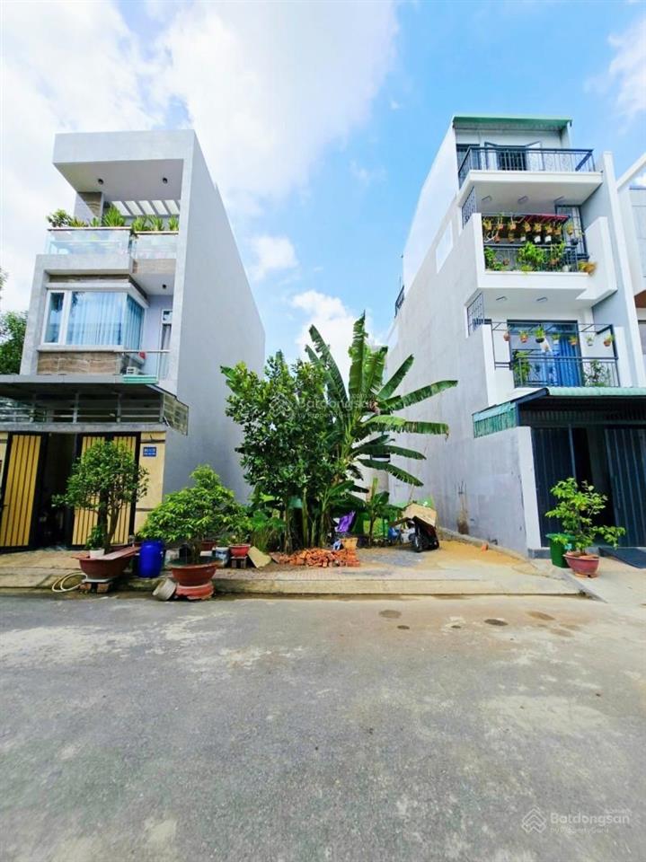 Đất nền 59m2, vuông vức, đường ô tô 9m, gần chợ long phước  giá 3.3 tỷ