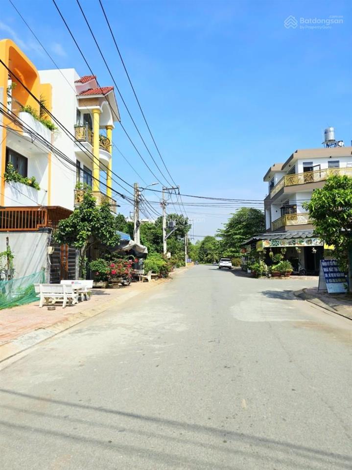 Nhà phố 59m2, 3 tầng, hoàn công đủ, đường ô tô 9m, gần chợ long phước. giá 5.25tỷ