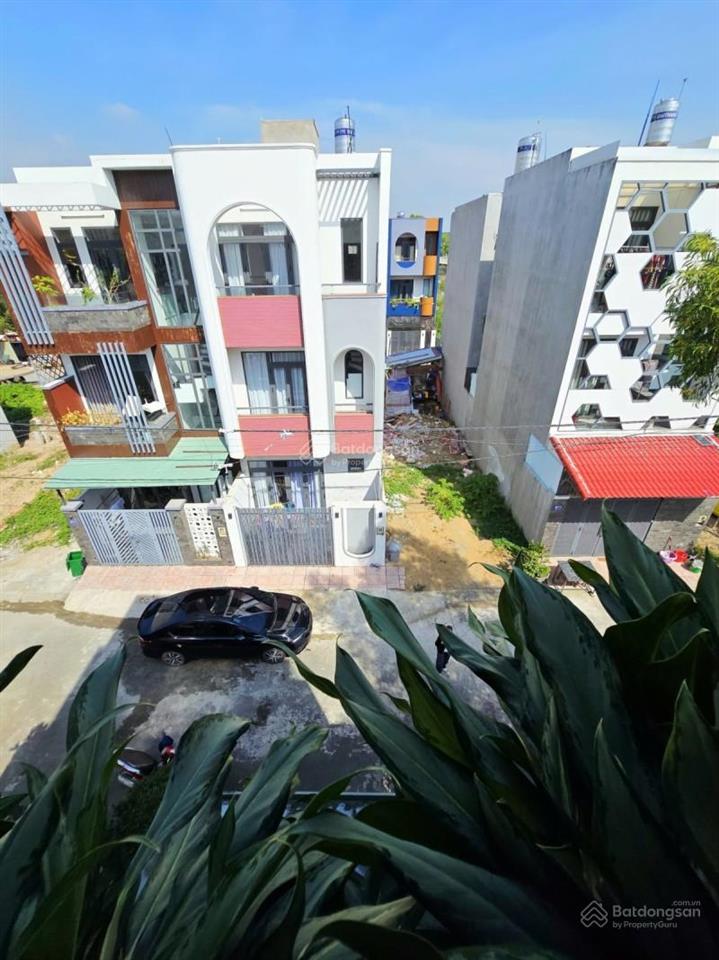 Nhà phố 59m2, 3 tầng, hoàn công đủ, đường ô tô 9m, gần chợ long phước. giá 5.25tỷ