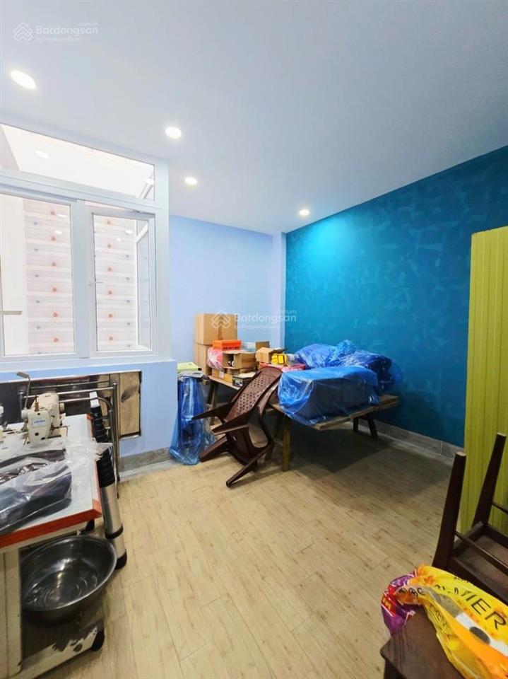 Nhà phố 59m2, 3 tầng, hoàn công đủ, đường ô tô 9m, gần chợ long phước. giá 5.25tỷ